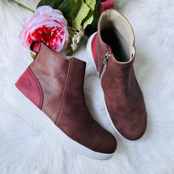 Red Wing Cross Lite Boots - Picture 1 of 9